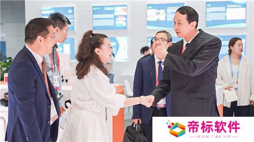 创新驱动新飞跃，螃蟹游戏服务网精彩亮相第三届数贸会 