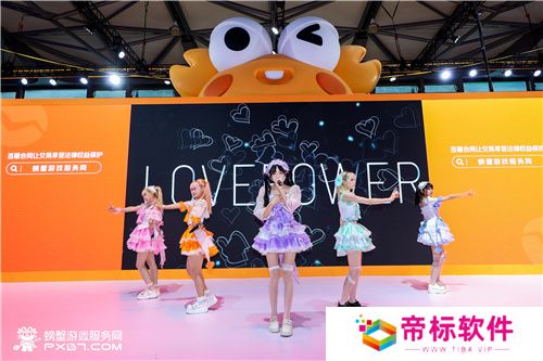 欣小萌空降CJ螃蟹游戏服务网展台热舞，开启CJ梦幻盛宴