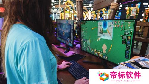 巨大魔龙吸引玩家排队，这款联机游戏真就那么值得试玩？