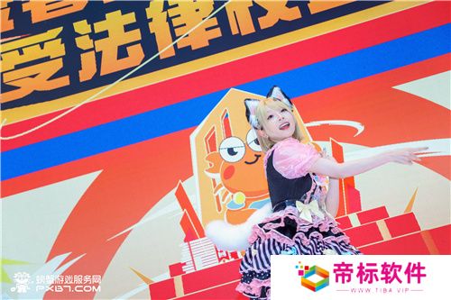 欣小萌空降CJ螃蟹游戏服务网展台热舞，开启CJ梦幻盛宴