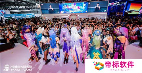 欣小萌空降CJ螃蟹游戏服务网展台热舞，开启CJ梦幻盛宴