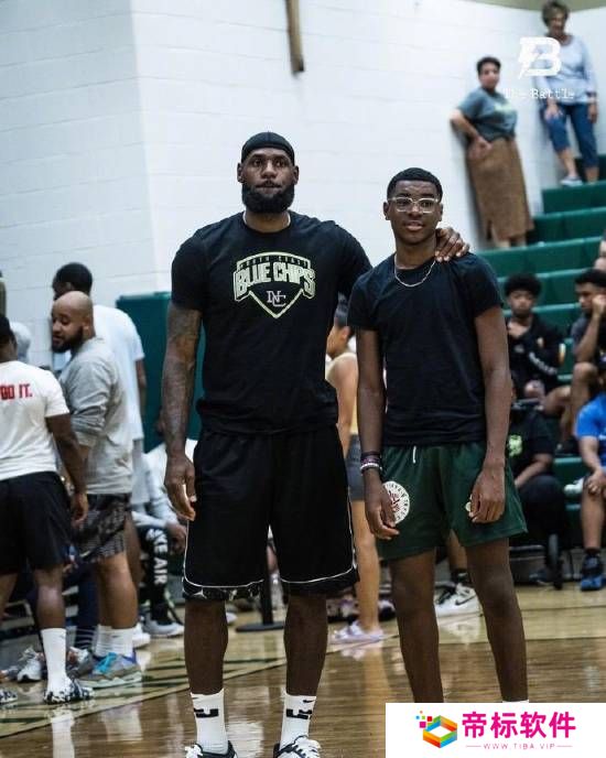 詹姆斯谈父子三人同台可能性：如果发生那会非常酷